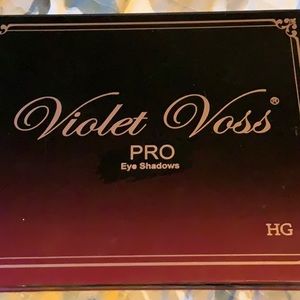 Violet Voss pro pallet